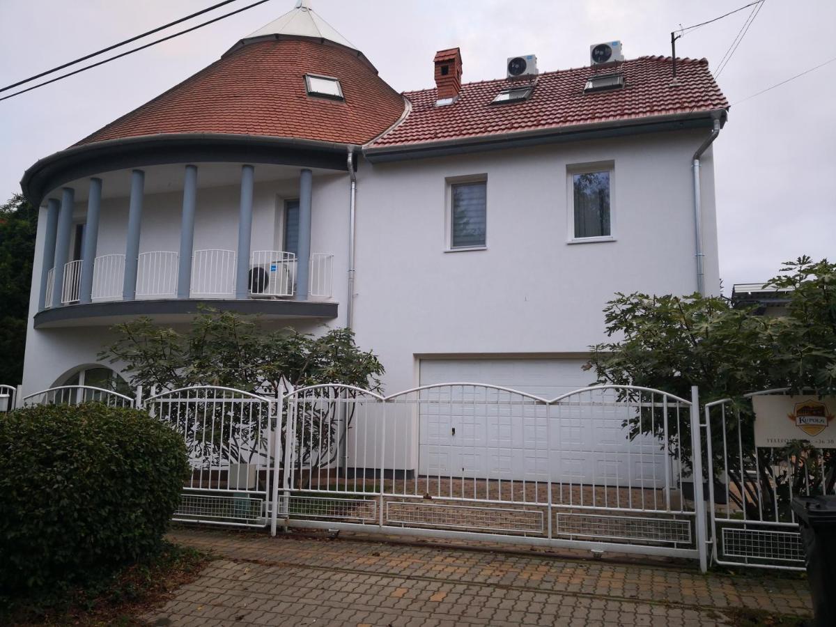 Kupola Apartman แซแก็ด ภายนอก รูปภาพ